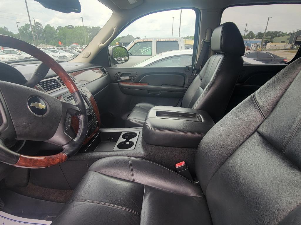 2009 Chevrolet Suburban LT 1500 photo