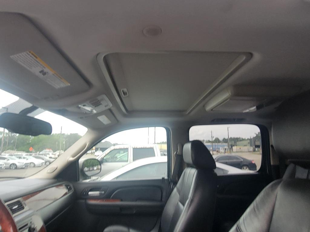 2009 Chevrolet Suburban LT 1500 photo