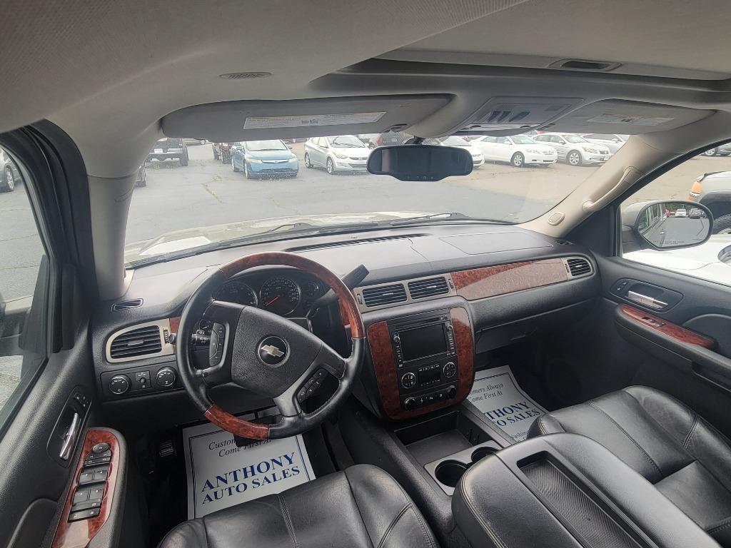 2009 Chevrolet Suburban LT 1500 photo