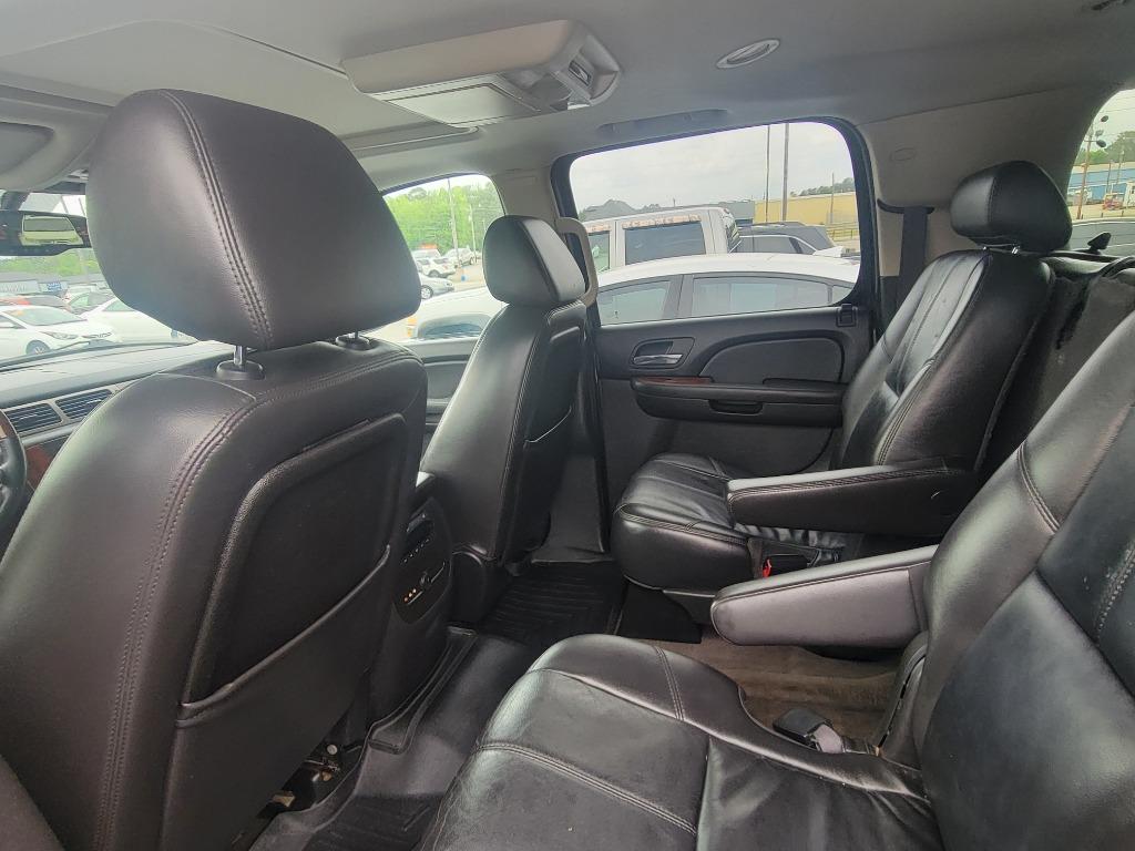 2009 Chevrolet Suburban LT 1500 photo