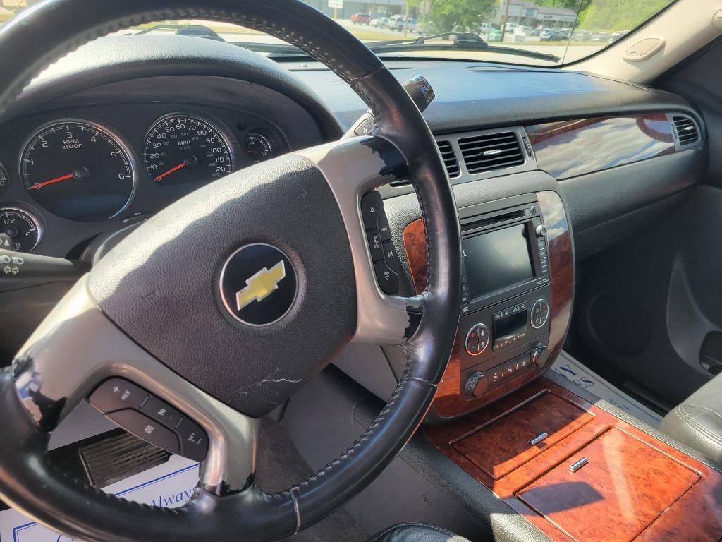 2010 Chevrolet Avalanche LTZ photo