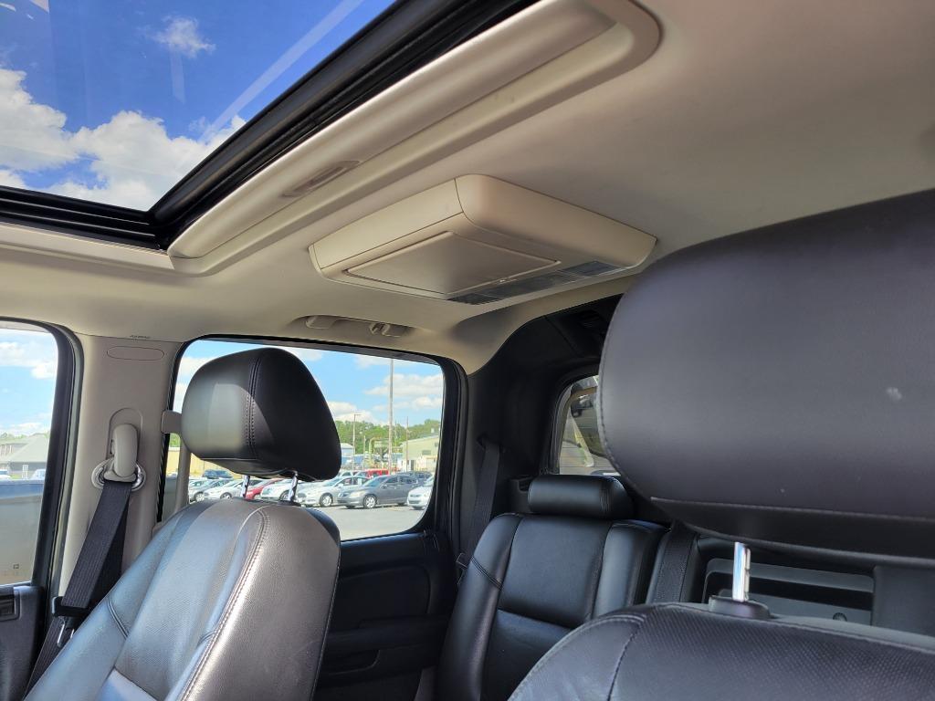 2010 Chevrolet Avalanche LTZ photo