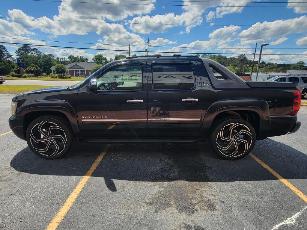 2010 Chevrolet Avalanche LTZ photo