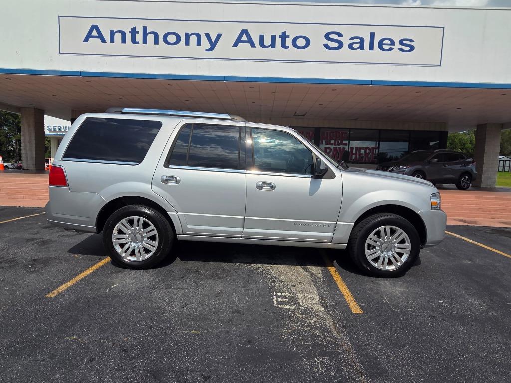 2012 Lincoln Navigator - $17,999