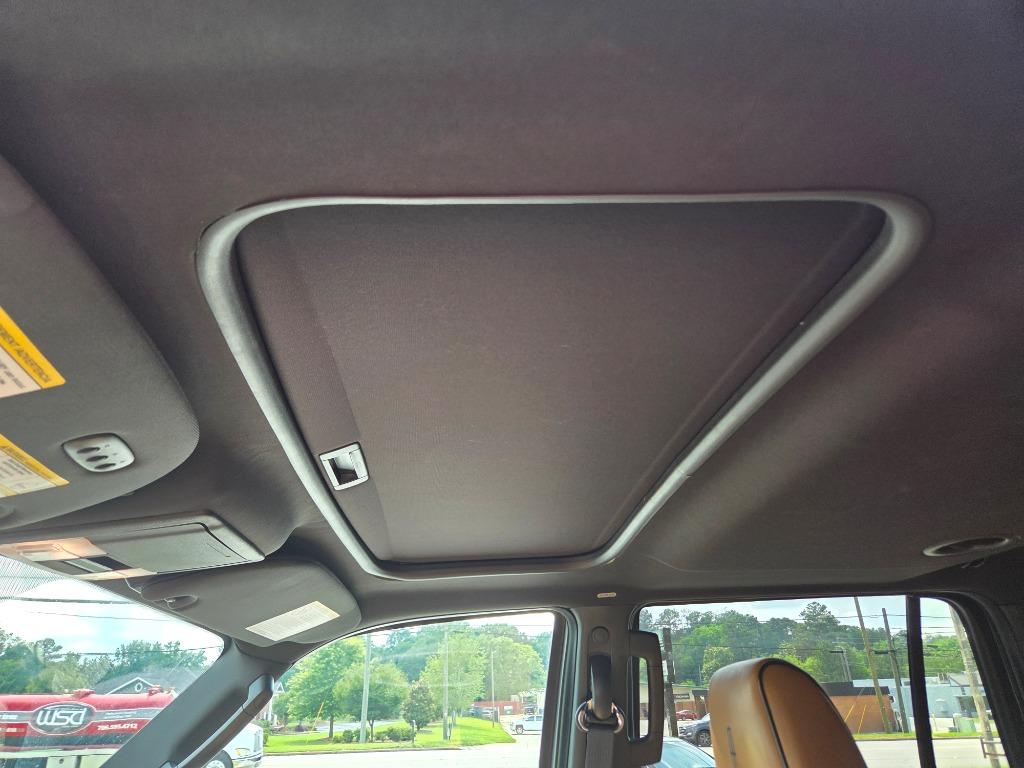 2012 Lincoln Navigator - $17,999
