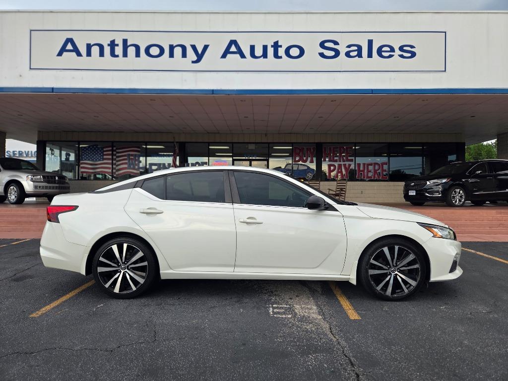 2020 Nissan Altima - $15,999