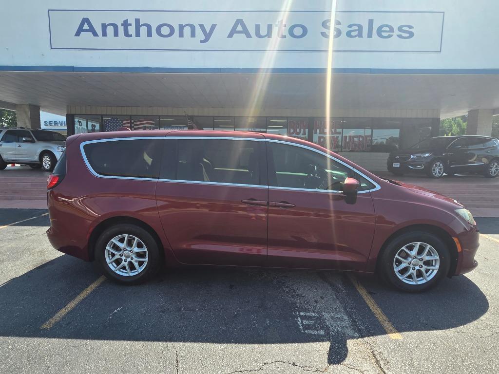 2017 Chrysler Pacifica - $16,999