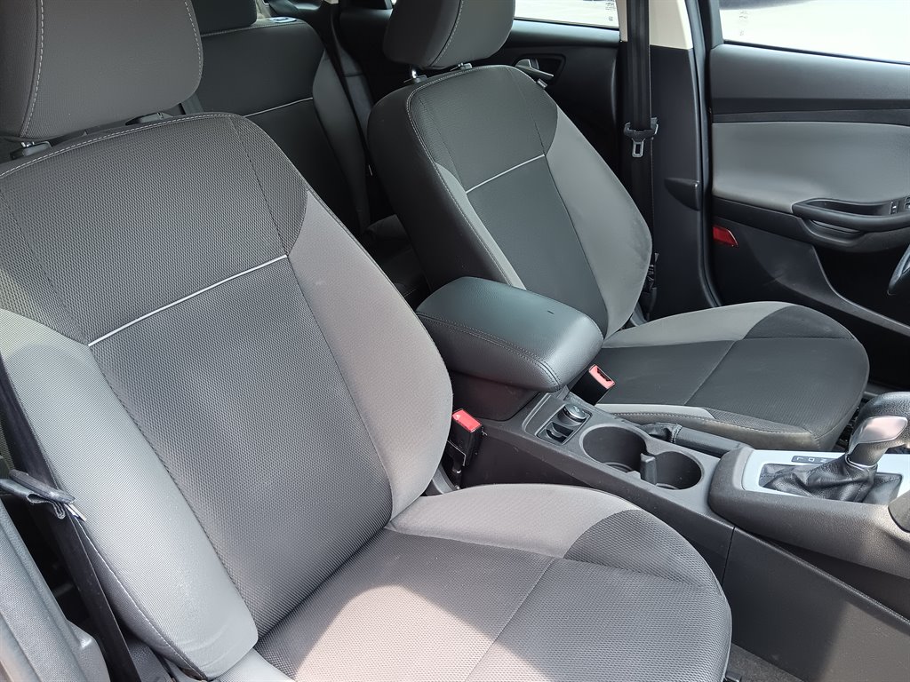 2013 Ford Focus SE photo