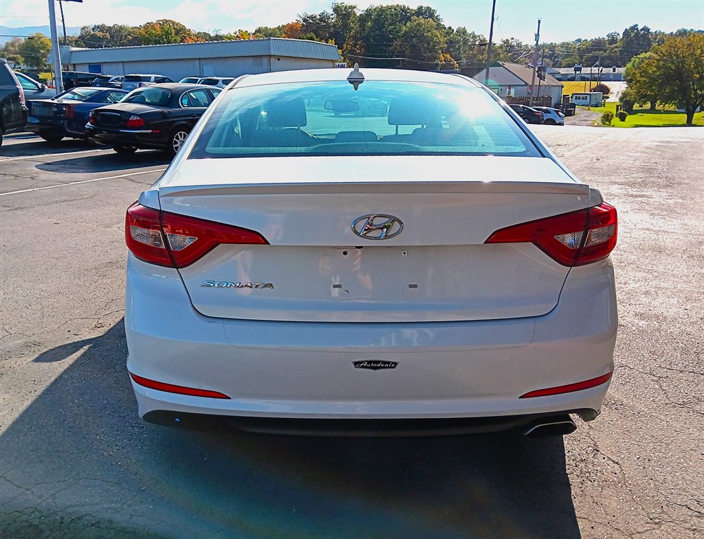 2016 Hyundai Sonata - $13,995