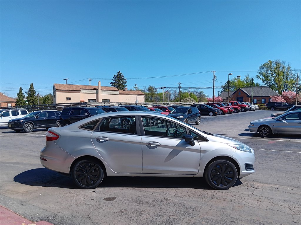 2015 Ford Fiesta - $6,995