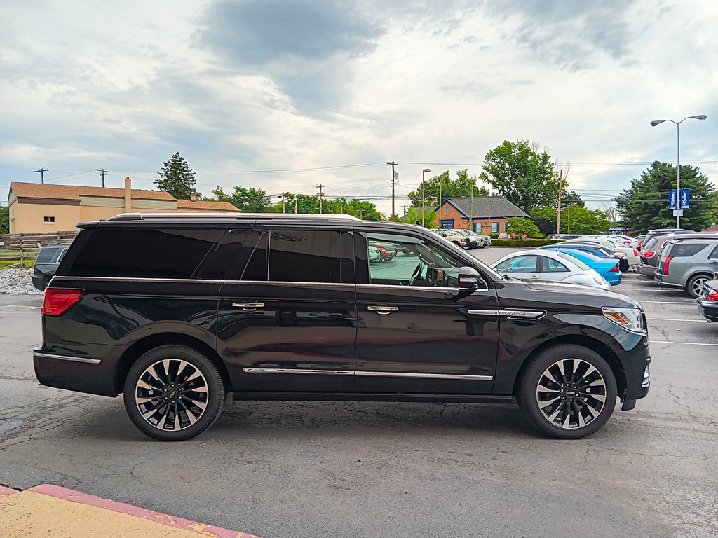 2018 Lincoln Navigator - $35,995