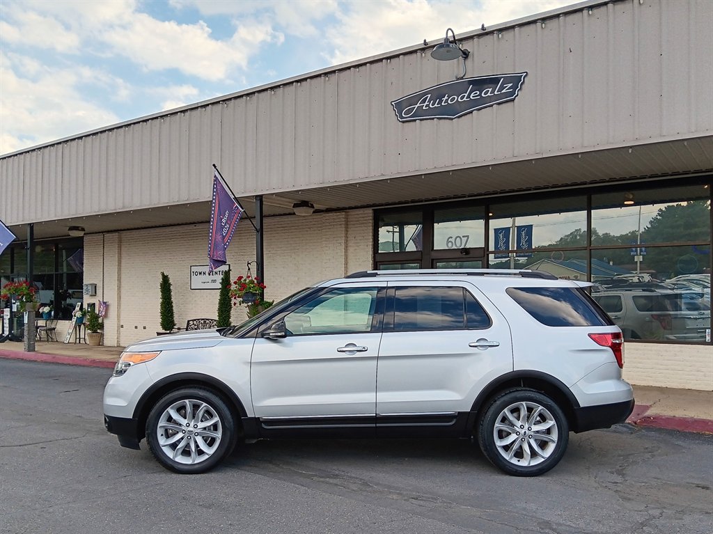2014 Ford Explorer - $13,995