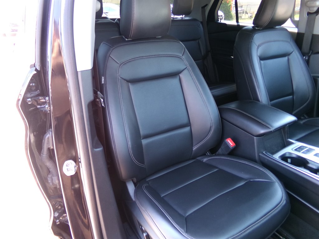 2023 Ford Explorer XLT photo