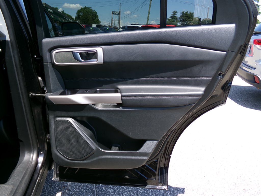 2023 Ford Explorer XLT photo