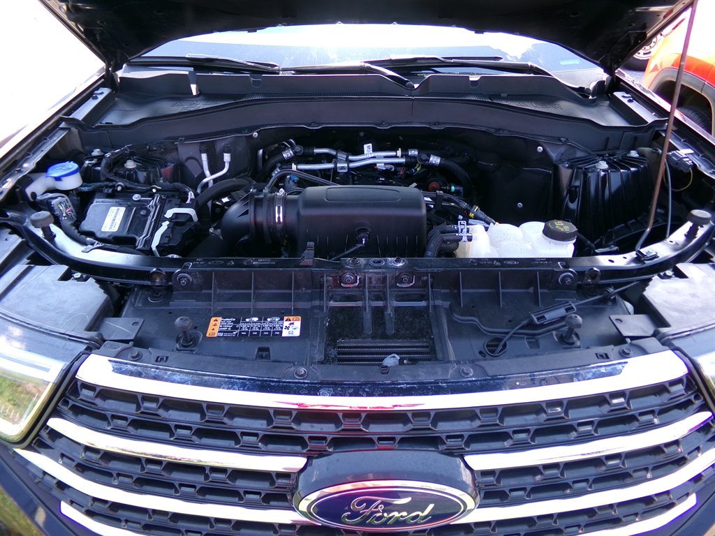 2023 Ford Explorer XLT photo