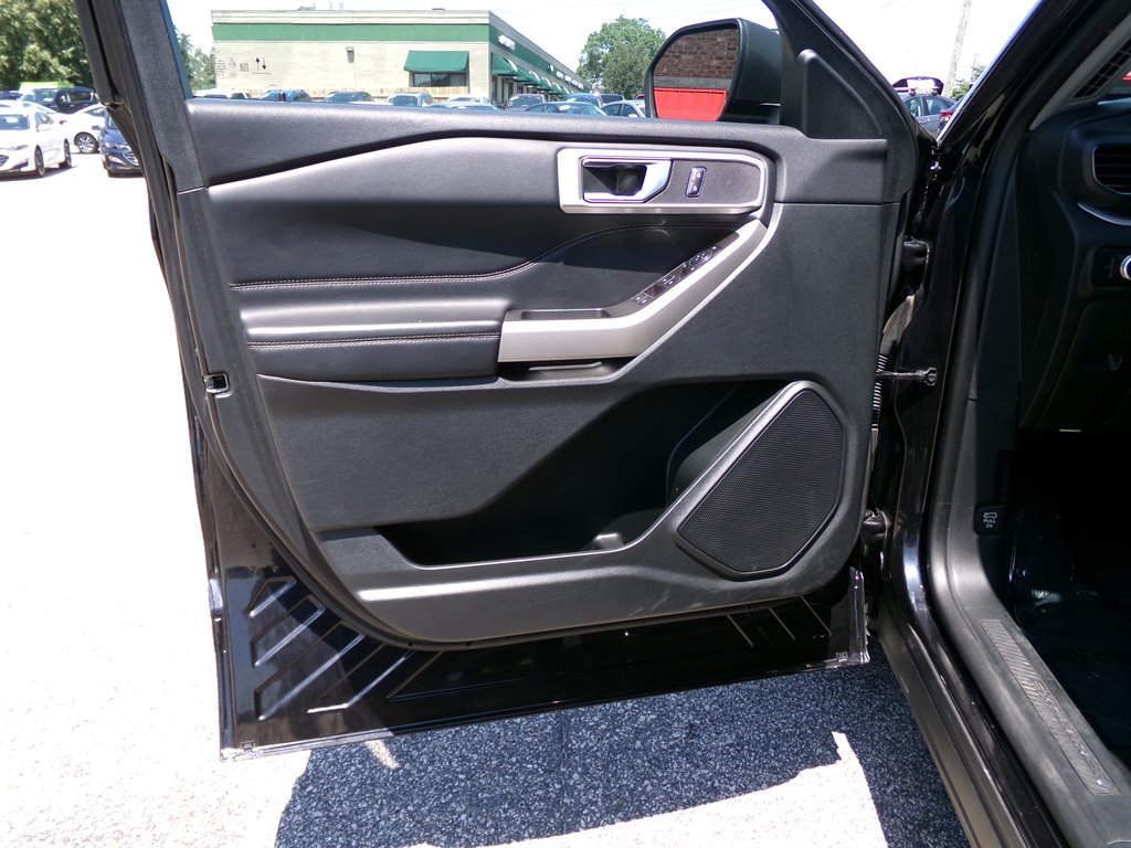 2023 Ford Explorer XLT photo