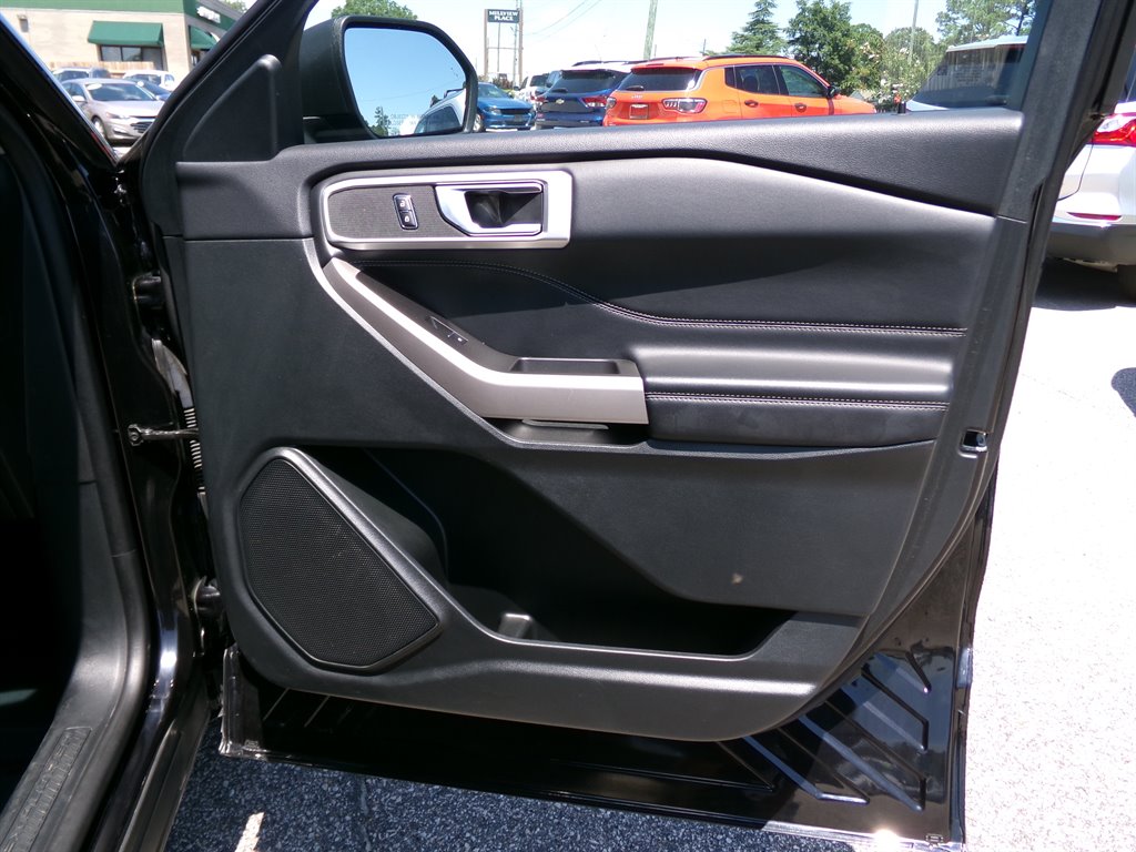 2023 Ford Explorer XLT photo
