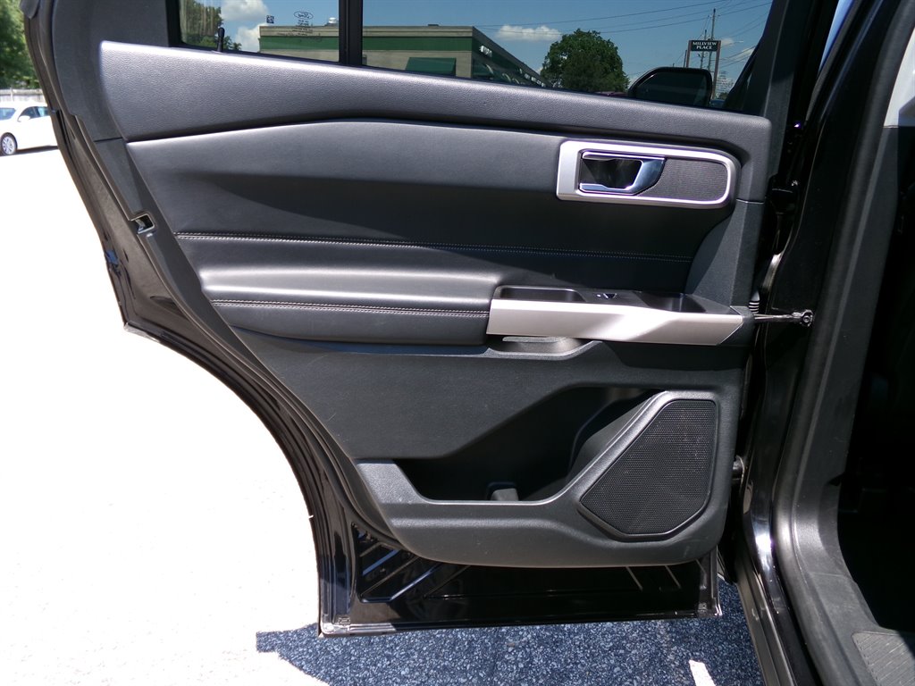 2023 Ford Explorer XLT photo