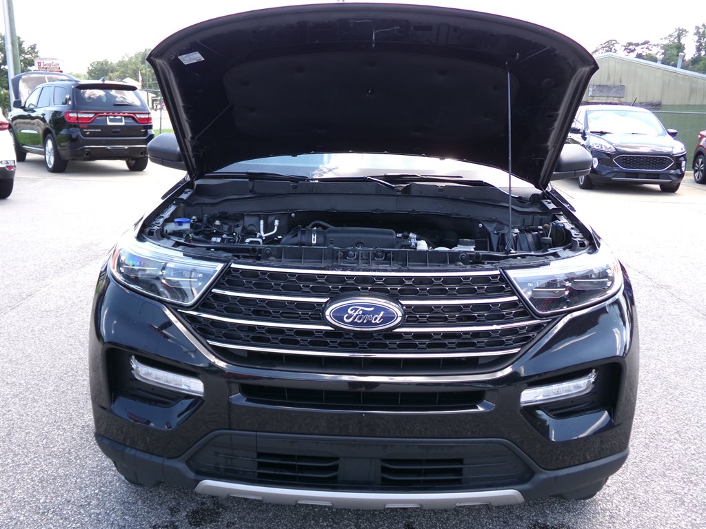 2023 Ford Explorer XLT photo