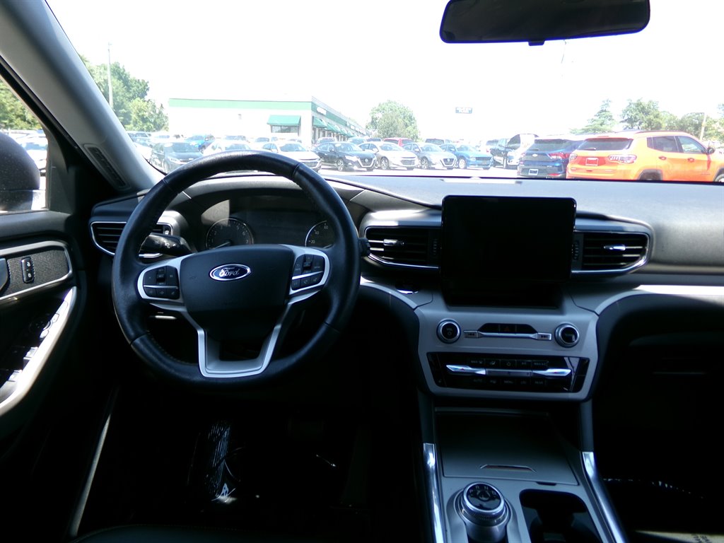 2023 Ford Explorer XLT photo