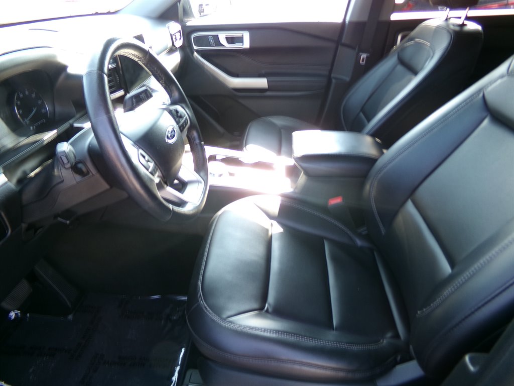 2023 Ford Explorer XLT photo