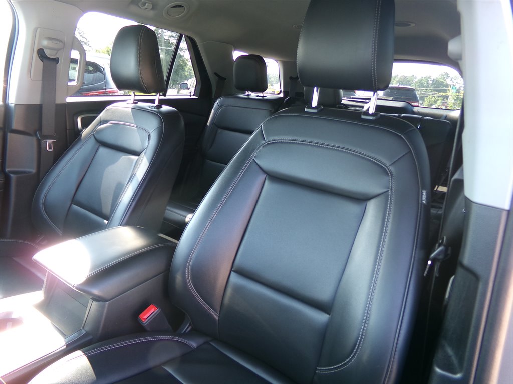 2023 Ford Explorer XLT photo