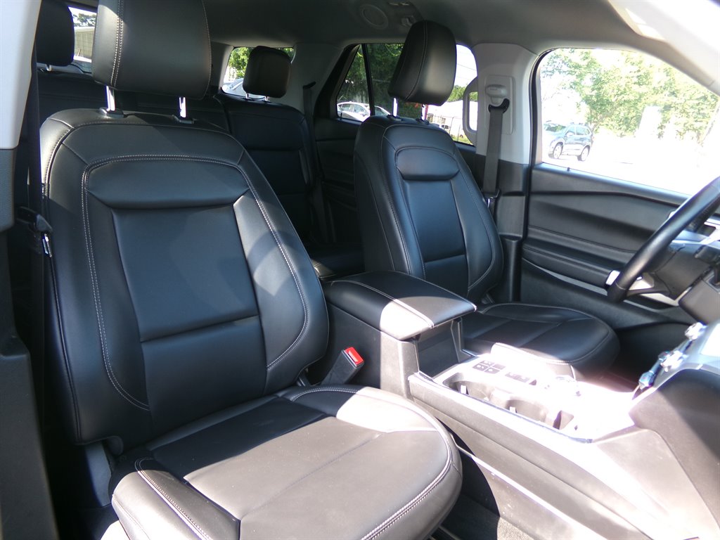 2023 Ford Explorer XLT photo