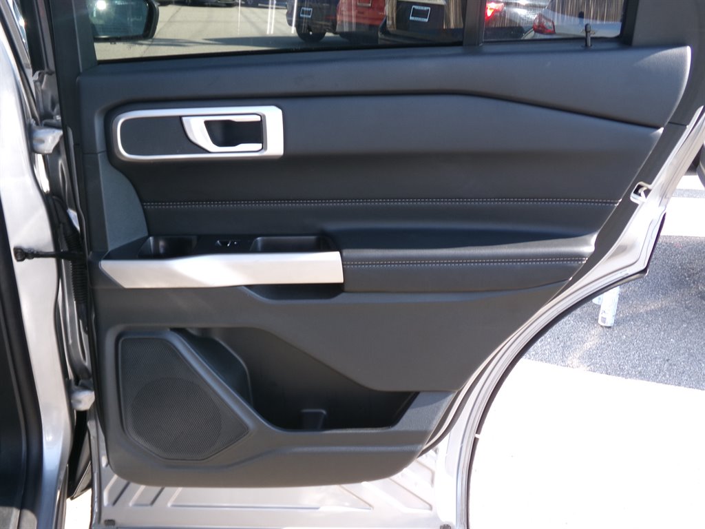 2023 Ford Explorer XLT photo
