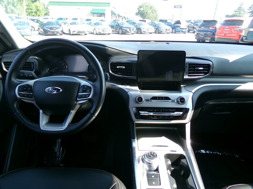 2023 Ford Explorer XLT photo