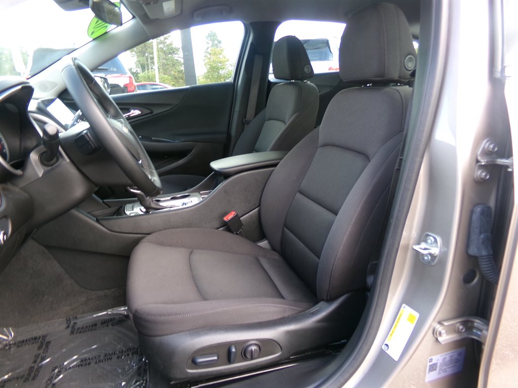2024 Chevrolet Malibu RS photo