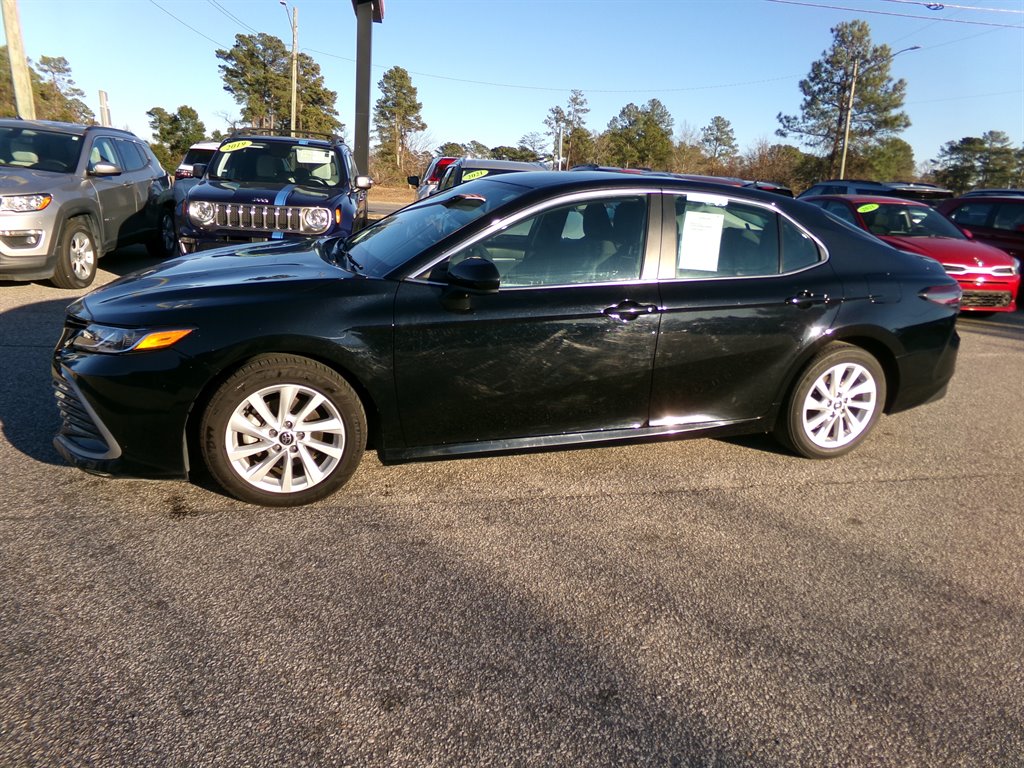 2023 Toyota Camry LE photo