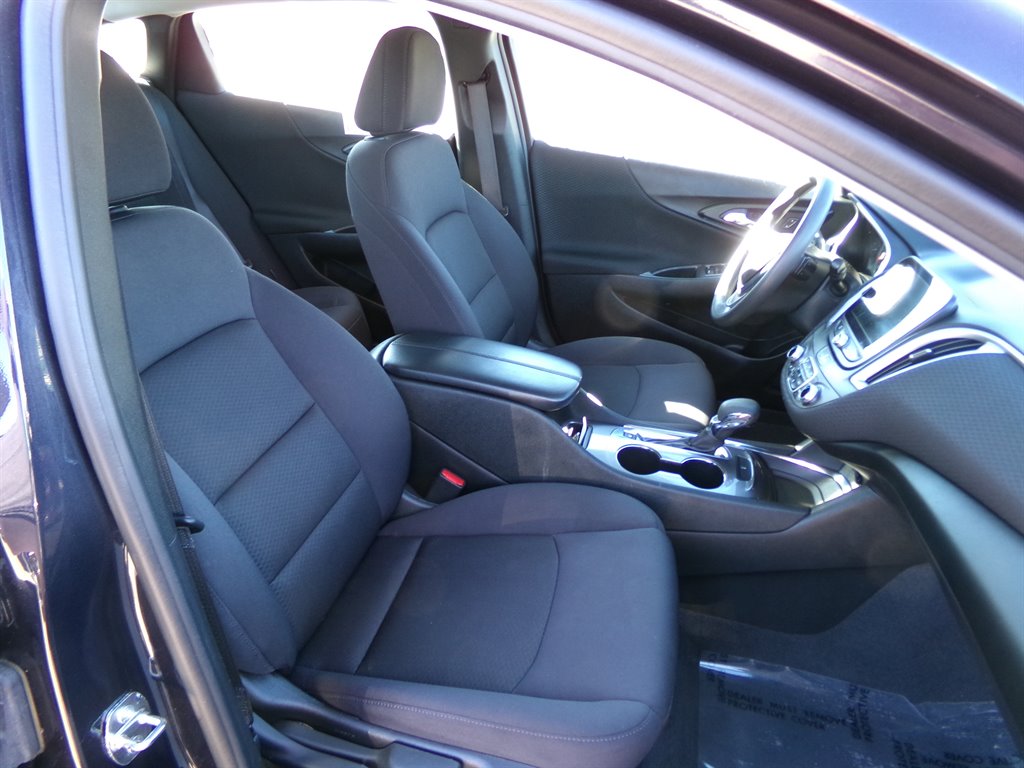 2023 Chevrolet Malibu 1LT photo