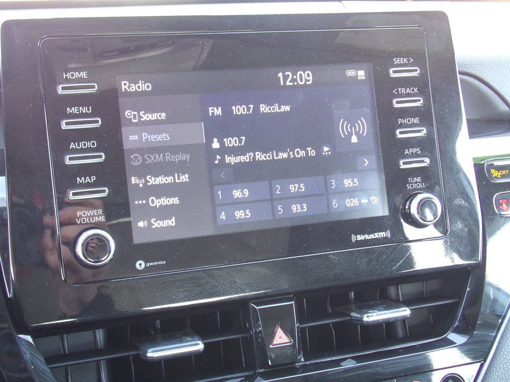 2023 Toyota Camry SE photo
