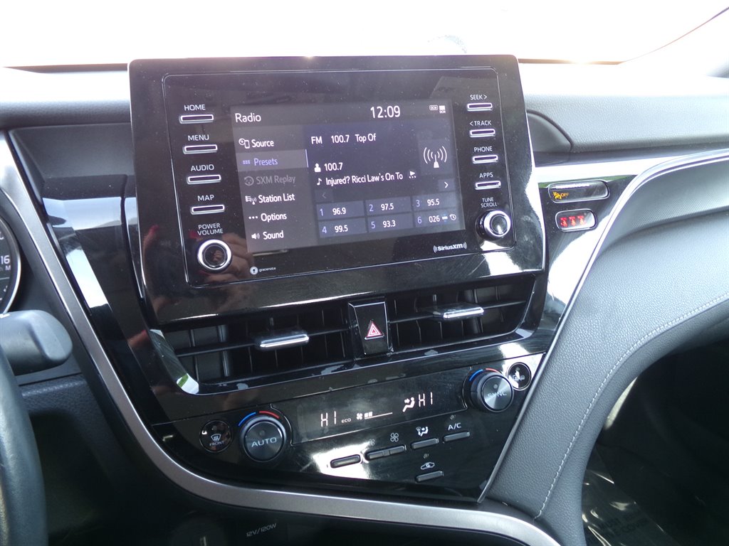 2023 Toyota Camry SE photo