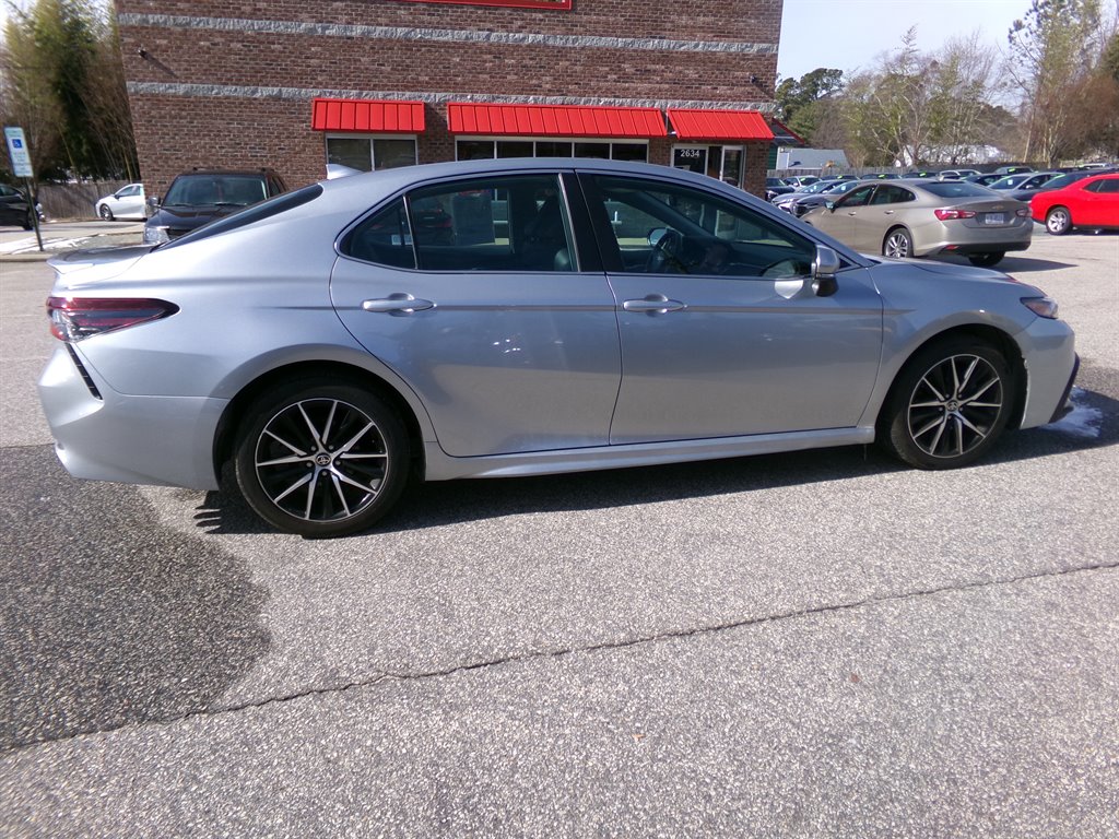 2023 Toyota Camry SE photo