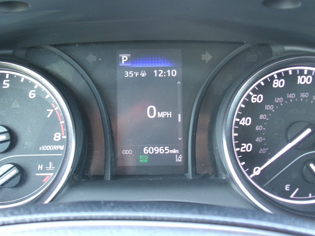 2023 Toyota Camry SE photo