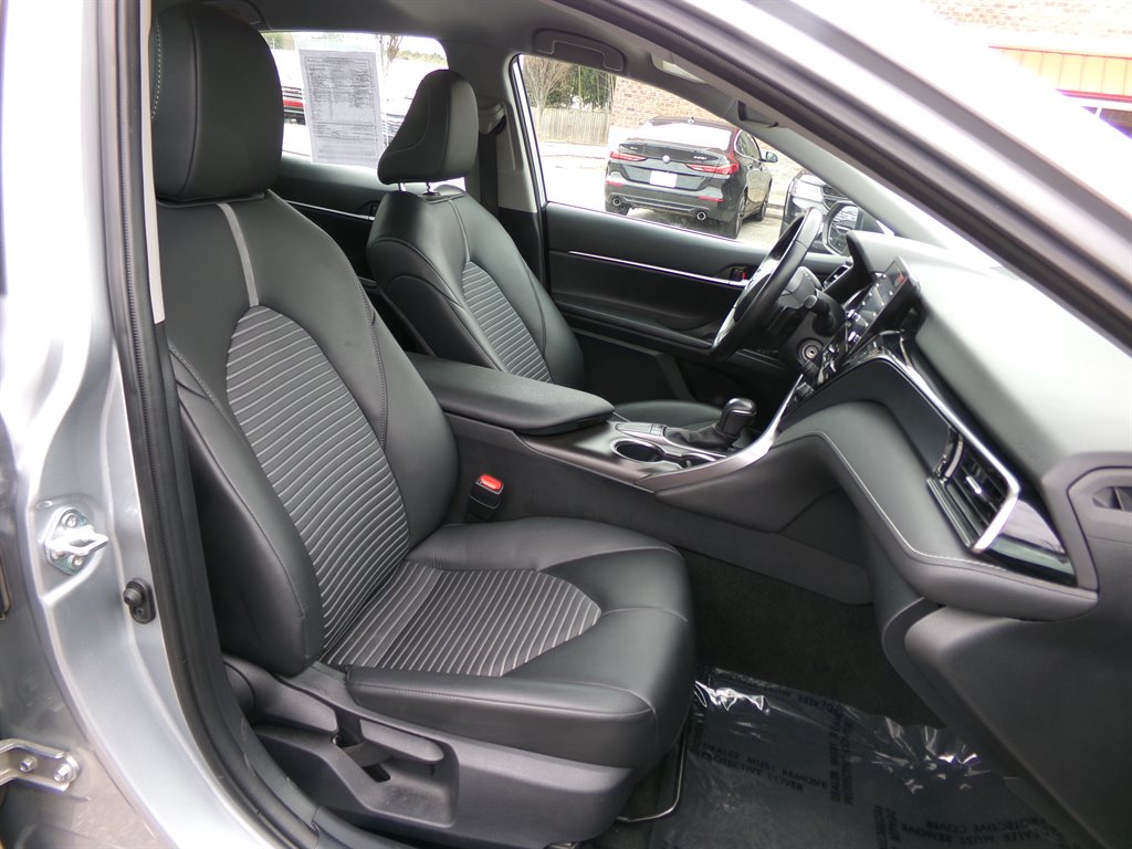 2023 Toyota Camry SE photo