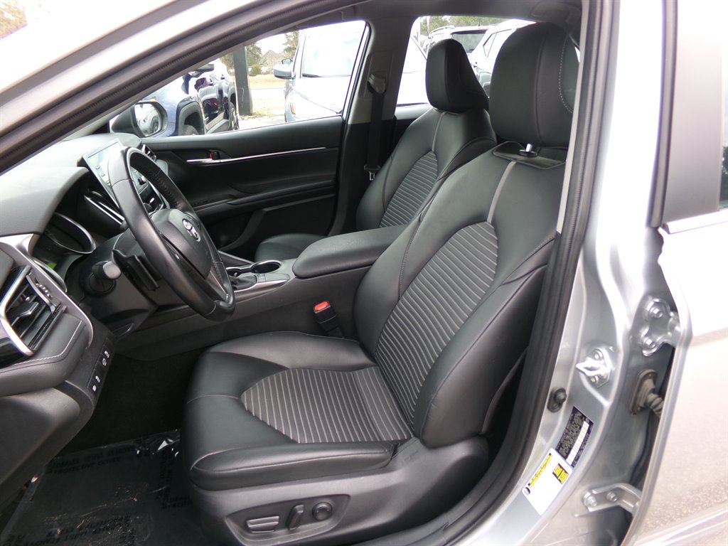 2023 Toyota Camry SE photo
