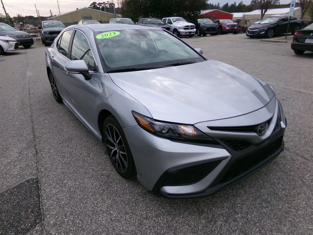 2023 Toyota Camry SE photo