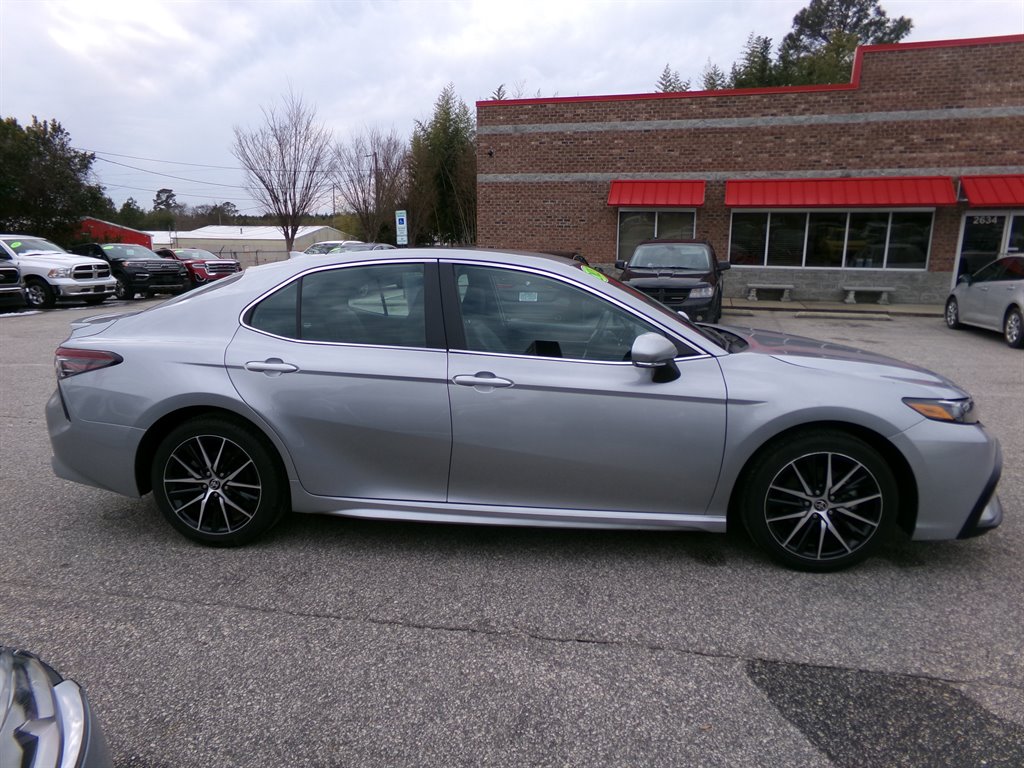 2023 Toyota Camry SE photo