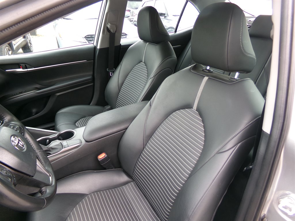 2023 Toyota Camry SE photo