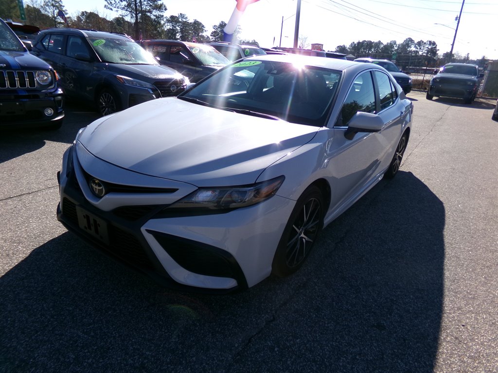 2023 Toyota Camry SE photo