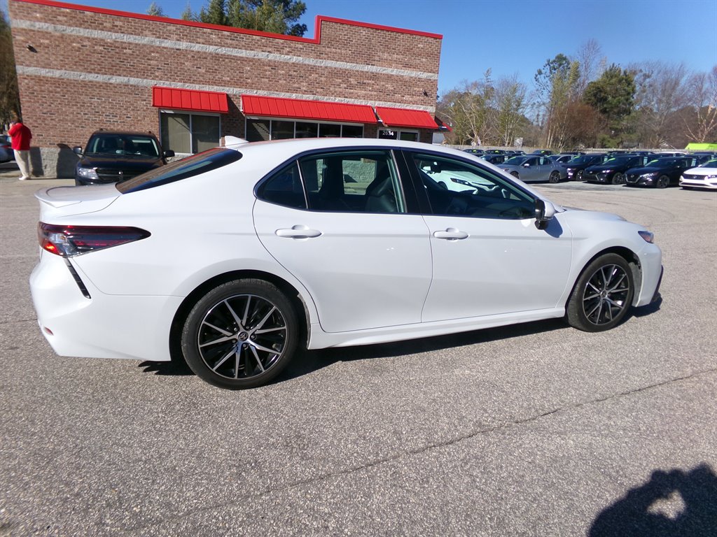 2023 Toyota Camry SE photo