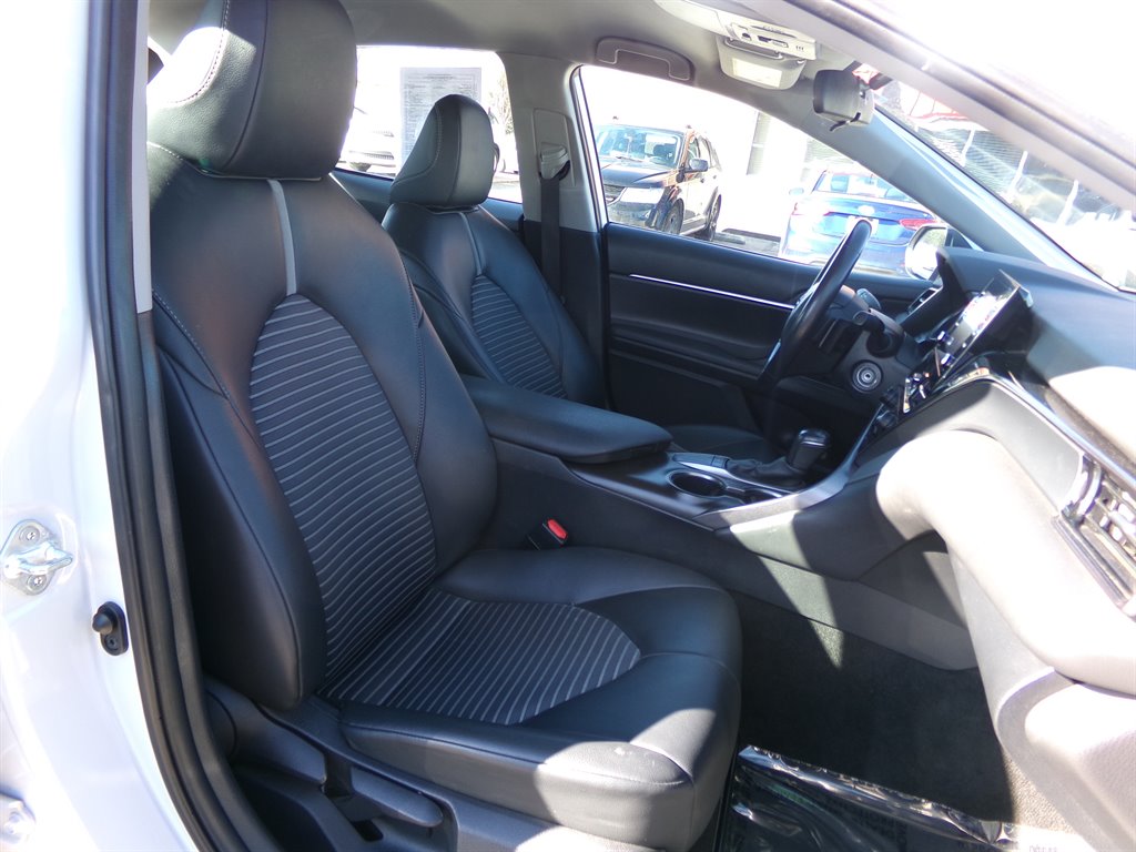 2023 Toyota Camry SE photo