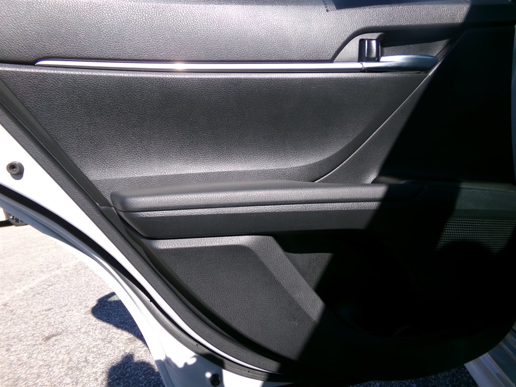 2023 Toyota Camry SE photo