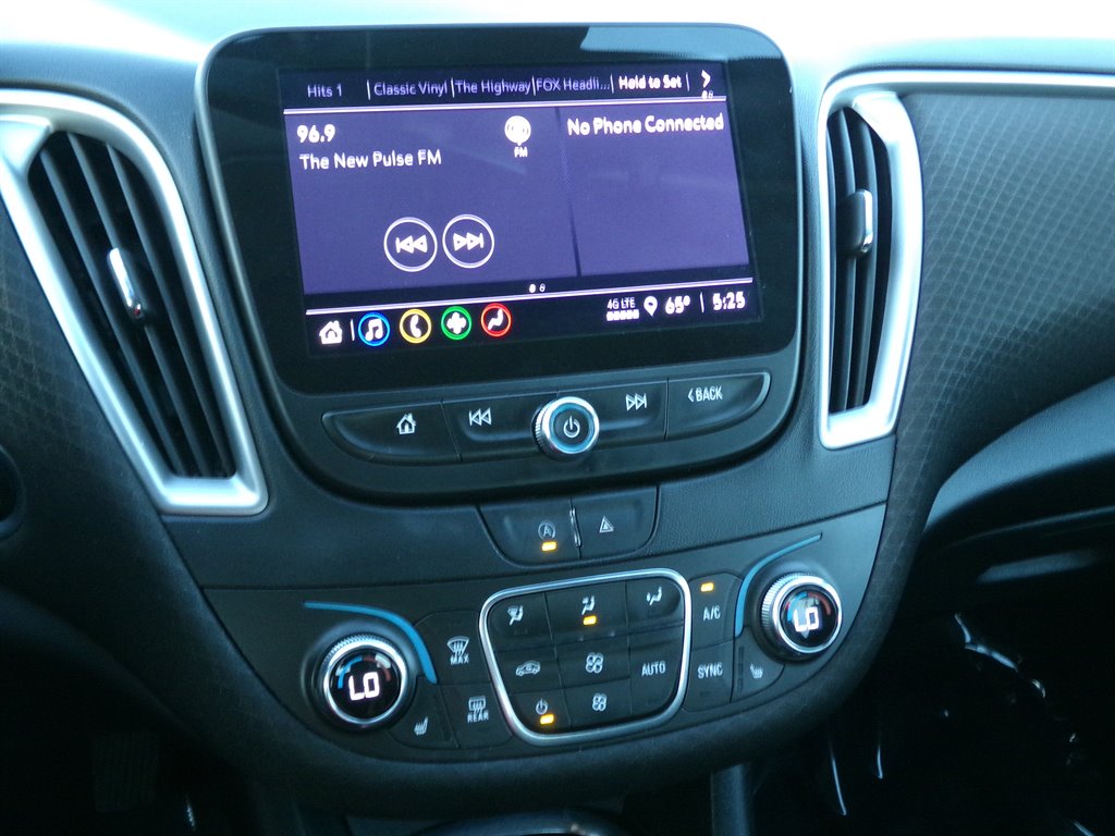 2023 Chevrolet Malibu 1LT photo
