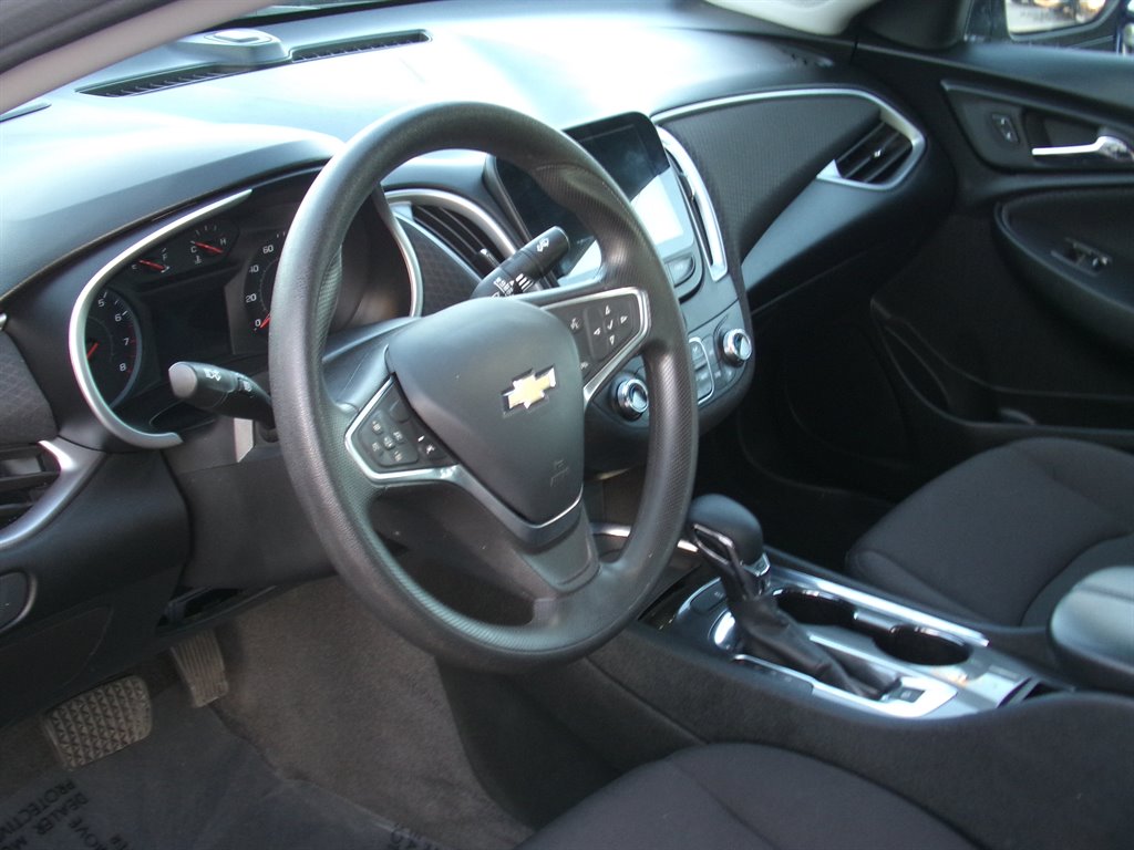 2023 Chevrolet Malibu 1LT photo