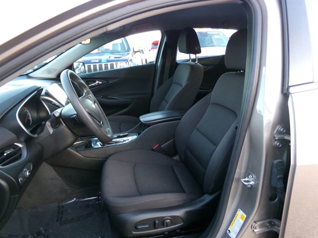 2023 Chevrolet Malibu 1LT photo