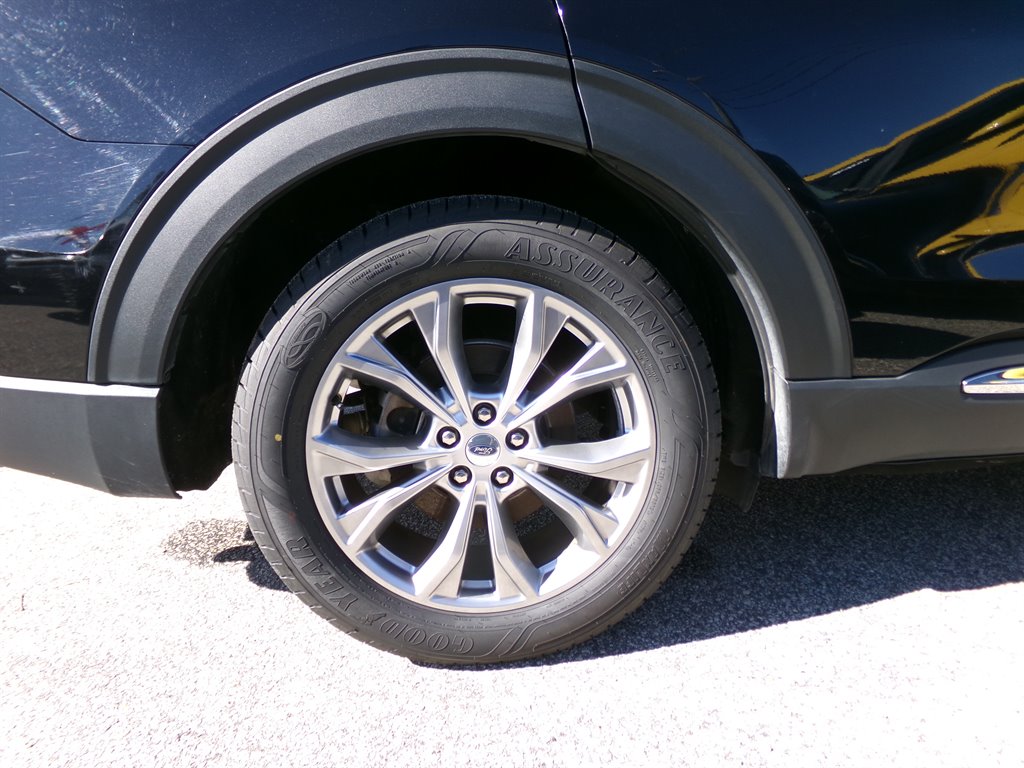 2022 Ford Explorer Limited photo