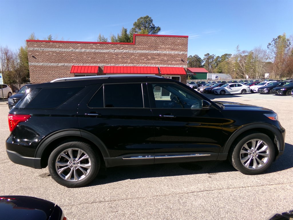 2022 Ford Explorer Limited photo